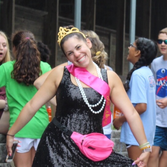 Meet your Posher, Nina - Picture 2 of 4